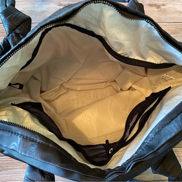 Lululemon Triumph ✨ Peacock Embossed Bag for SV Bay Club - Picture 4 of 9